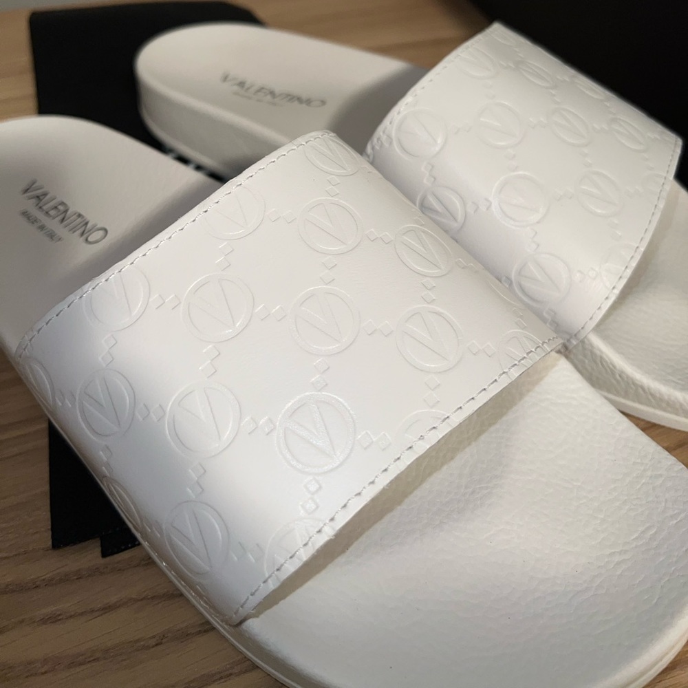 Men’s white Valentino V logo slides